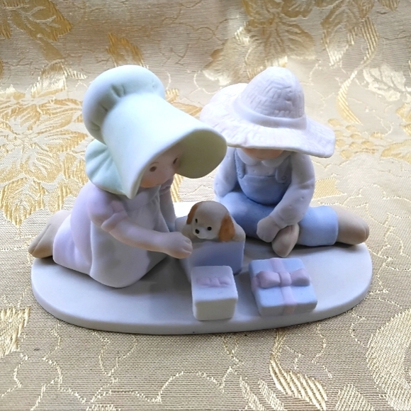 Vintage Homco, Circle of Friends 1990s, The Perfect Gift - Picture 2 of 7